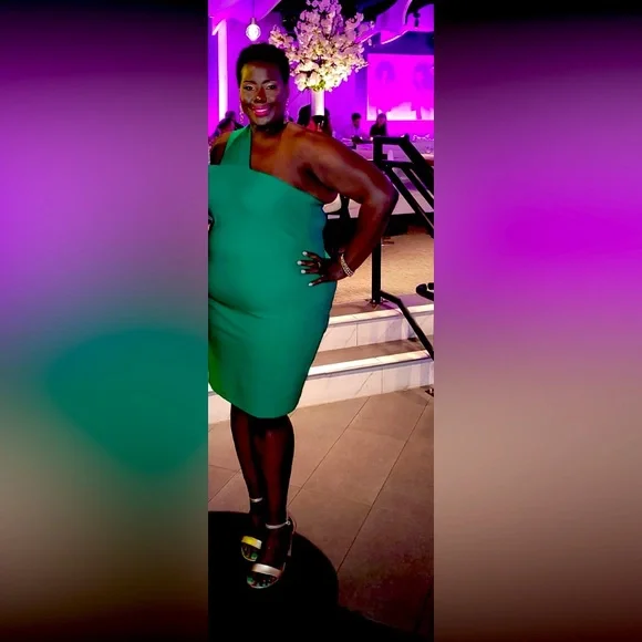 Vesper Dresses | Perfect Kelly Green Dress for Holidays or A Date Night. | Color: Green | Size: 26 | Christierandolp's Closet Vesper Dresses | Perfect Kelly Green Dress for Holidays or A Date Night. | Color: Green | Size: 26 | Christierandolp's Closet